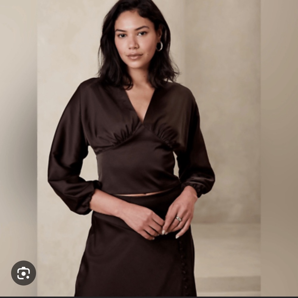 NWT Brown Banana Republic Cropped Bloussant Sleeve Blouse. Size 4